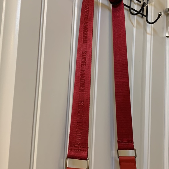 Steve Madden Puffy Dumpling Clutch Red Crossbody - Picture 3 of 16